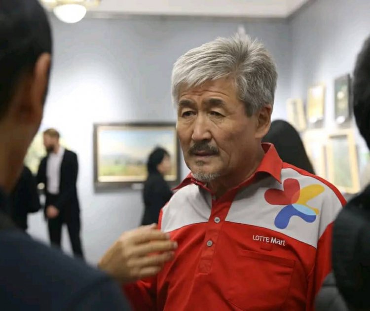 Студенты и преподаватели Евразийского международного университета вдохновляются на выставке искусства