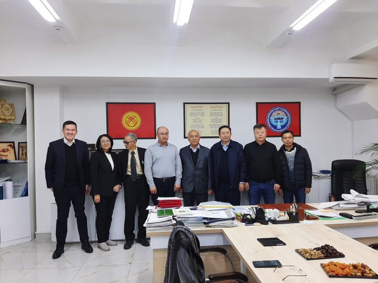 Кытайлык коноктордун Евразиялык эл аралык университетине сапары