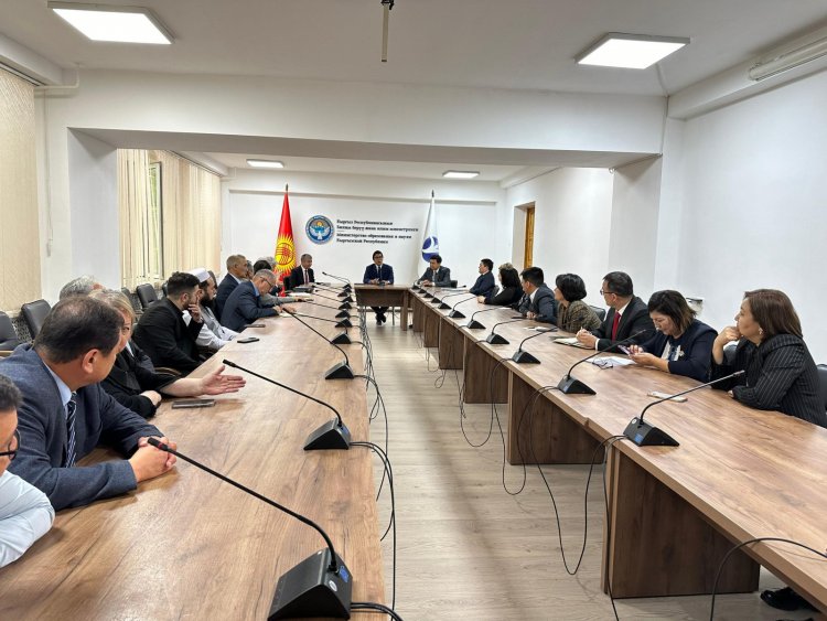 УЧАСТИЕ РЕКТОРА ЕМУ НА СОВЕЩАНИИ В МОН КР