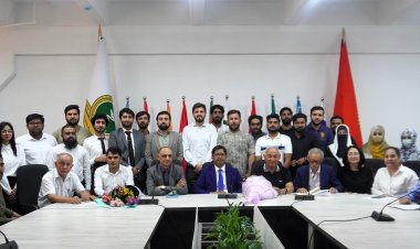 Пакистандын элчиси университетте