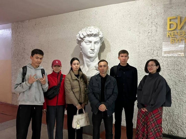 Студенты-дизайнеры посетили музеи и художественное училище